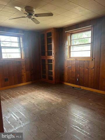 6953 SLADEK RD, New Hope, PA 18938