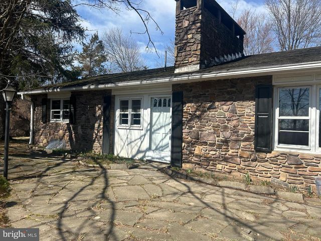 6953 SLADEK RD, New Hope, PA 18938