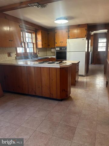 6953 SLADEK RD, New Hope, PA 18938