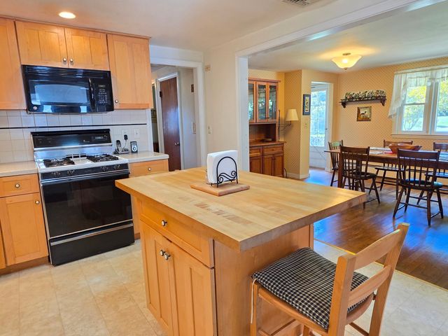 55 Pine Hill Rd, Ashland, MA 01721