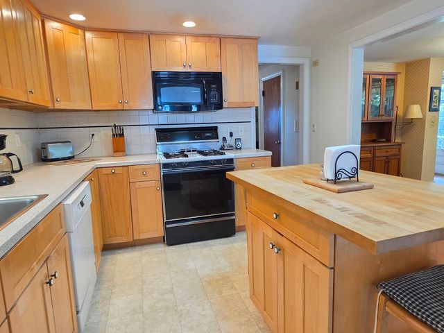 55 Pine Hill Rd, Ashland, MA 01721