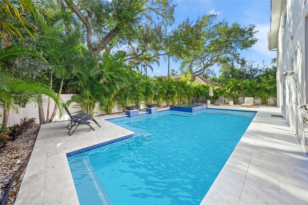 Image 2 of property listing at 3319 S OSPREY AVENUE, Sarasota, FL 34239