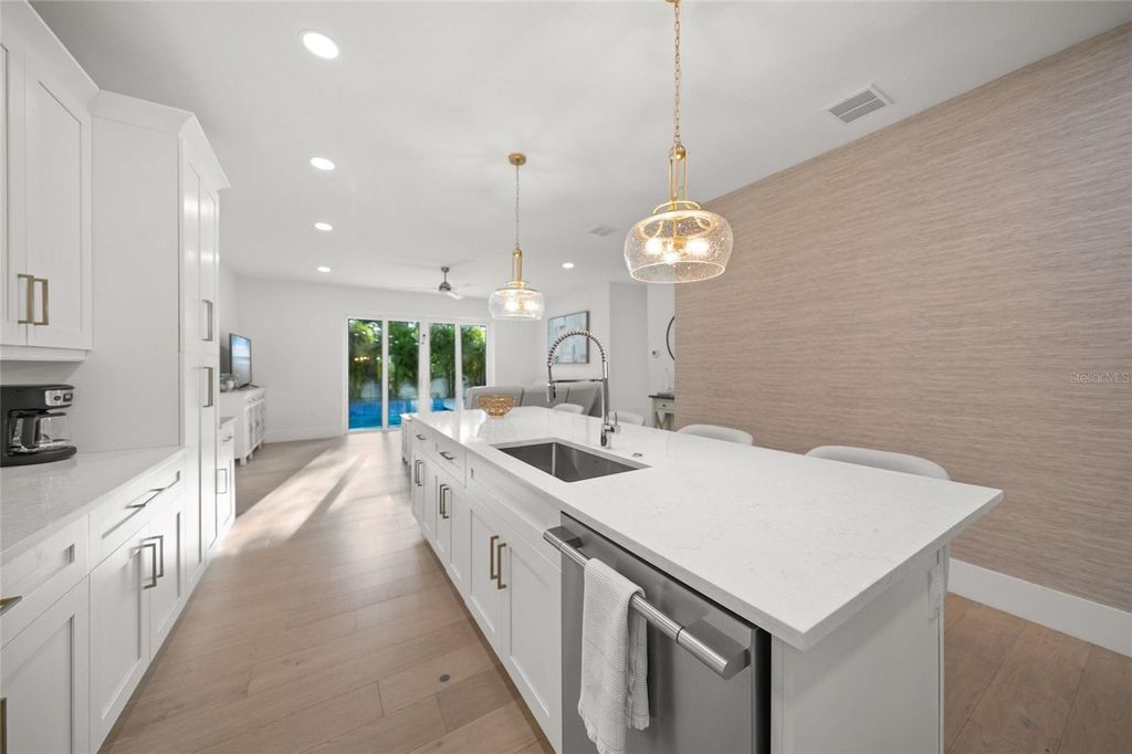 Image 11 of property listing at 3319 S OSPREY AVENUE, Sarasota, FL 34239