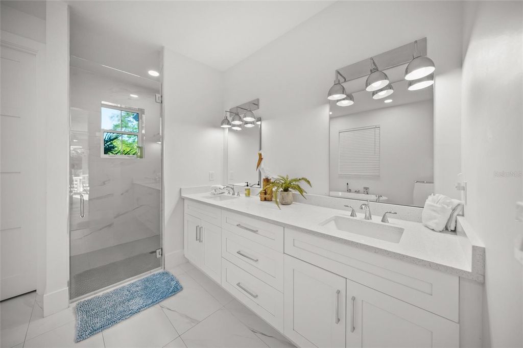 Image 16 of property listing at 3319 S OSPREY AVENUE, Sarasota, FL 34239