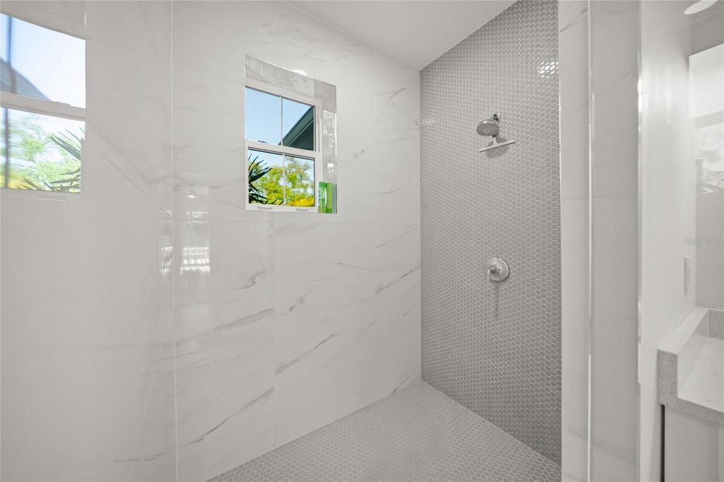 Image 18 of property listing at 3319 S OSPREY AVENUE, Sarasota, FL 34239