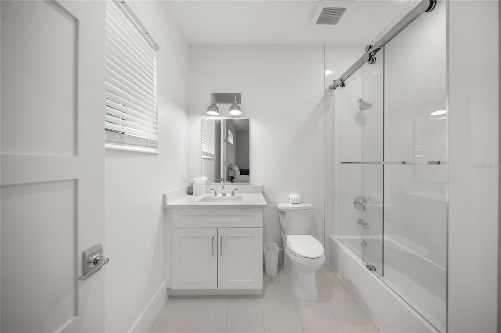 Image 20 of property listing at 3319 S OSPREY AVENUE, Sarasota, FL 34239