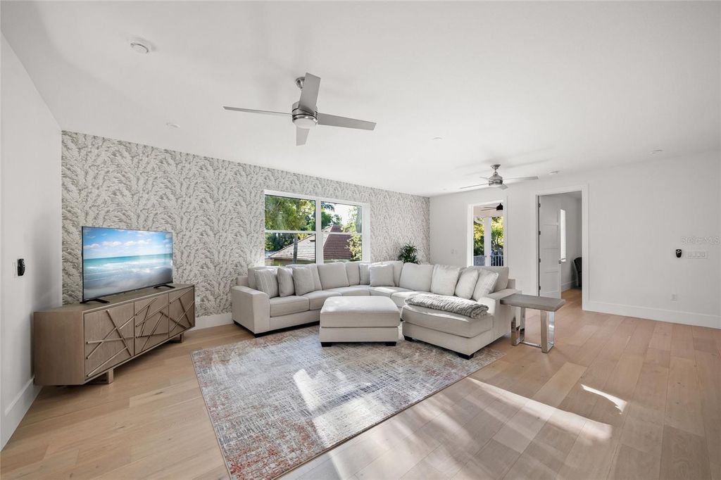 Image 22 of property listing at 3319 S OSPREY AVENUE, Sarasota, FL 34239