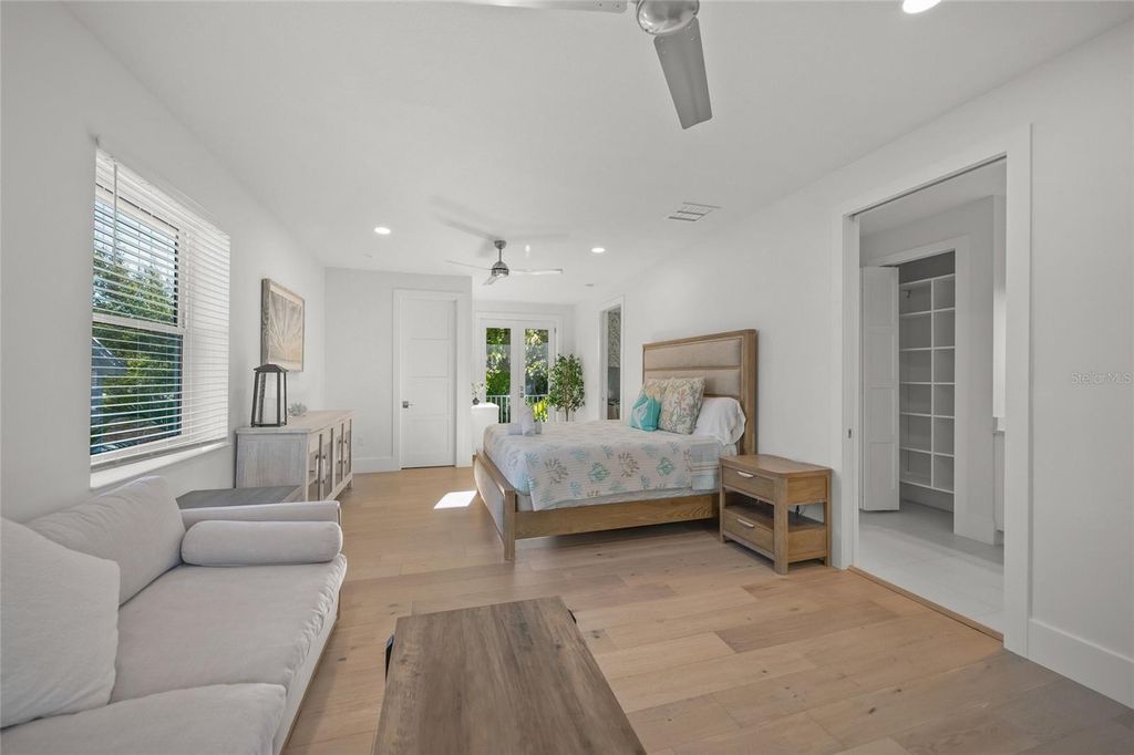 Image 26 of property listing at 3319 S OSPREY AVENUE, Sarasota, FL 34239