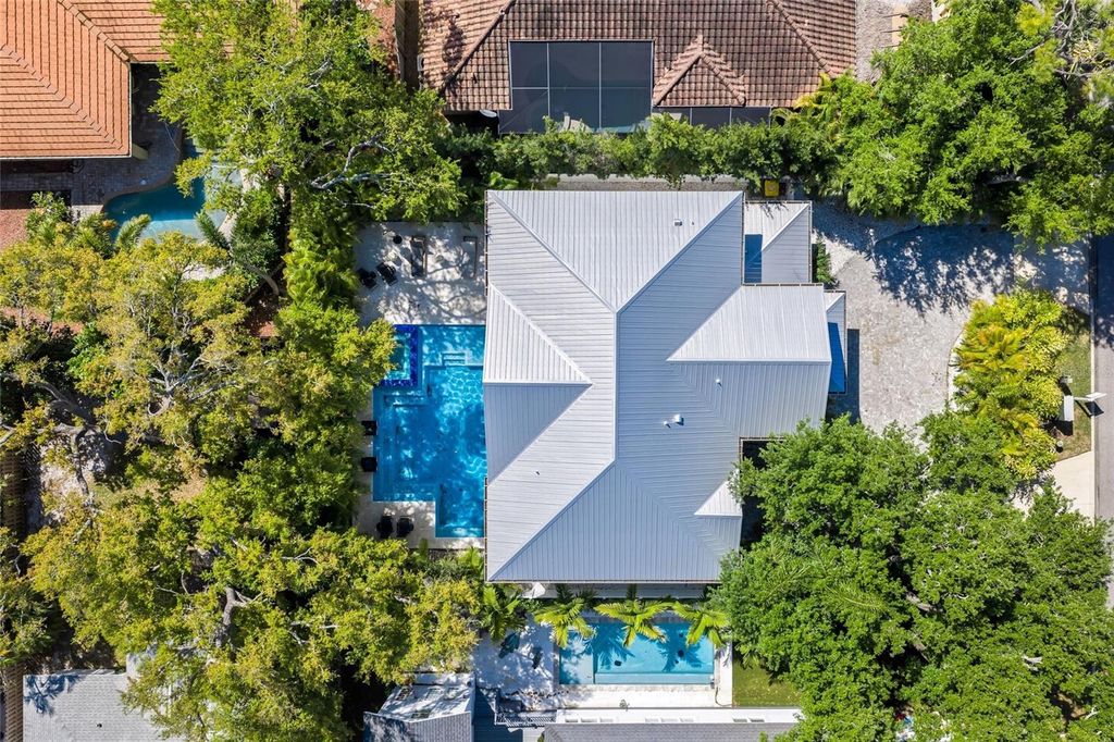 Image 33 of property listing at 3319 S OSPREY AVENUE, Sarasota, FL 34239