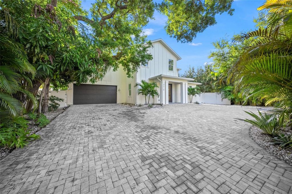 Image 34 of property listing at 3319 S OSPREY AVENUE, Sarasota, FL 34239