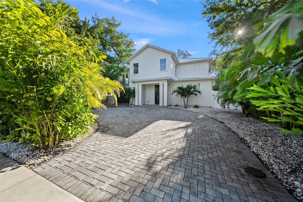 Image 35 of property listing at 3319 S OSPREY AVENUE, Sarasota, FL 34239
