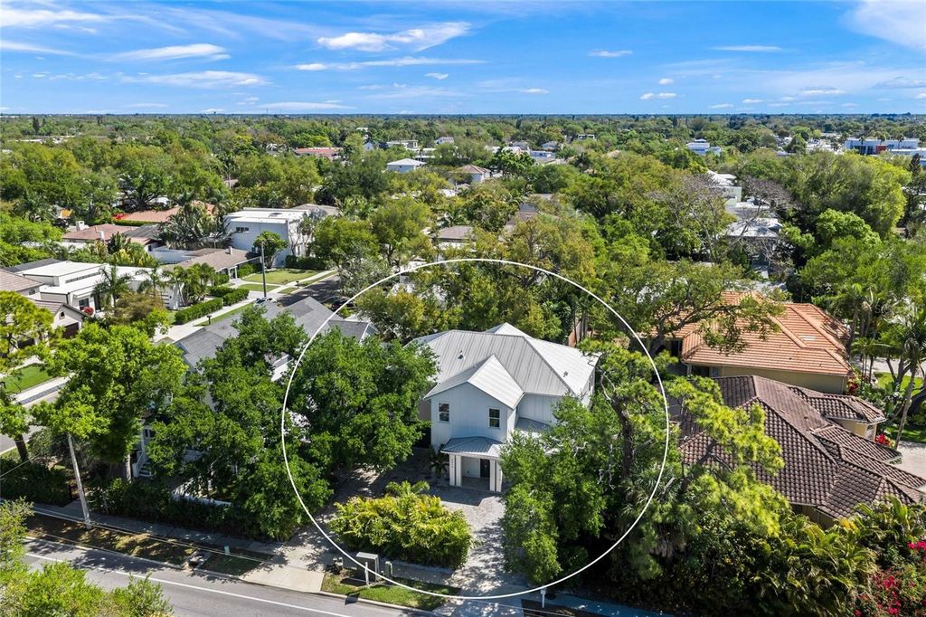 Image 37 of property listing at 3319 S OSPREY AVENUE, Sarasota, FL 34239