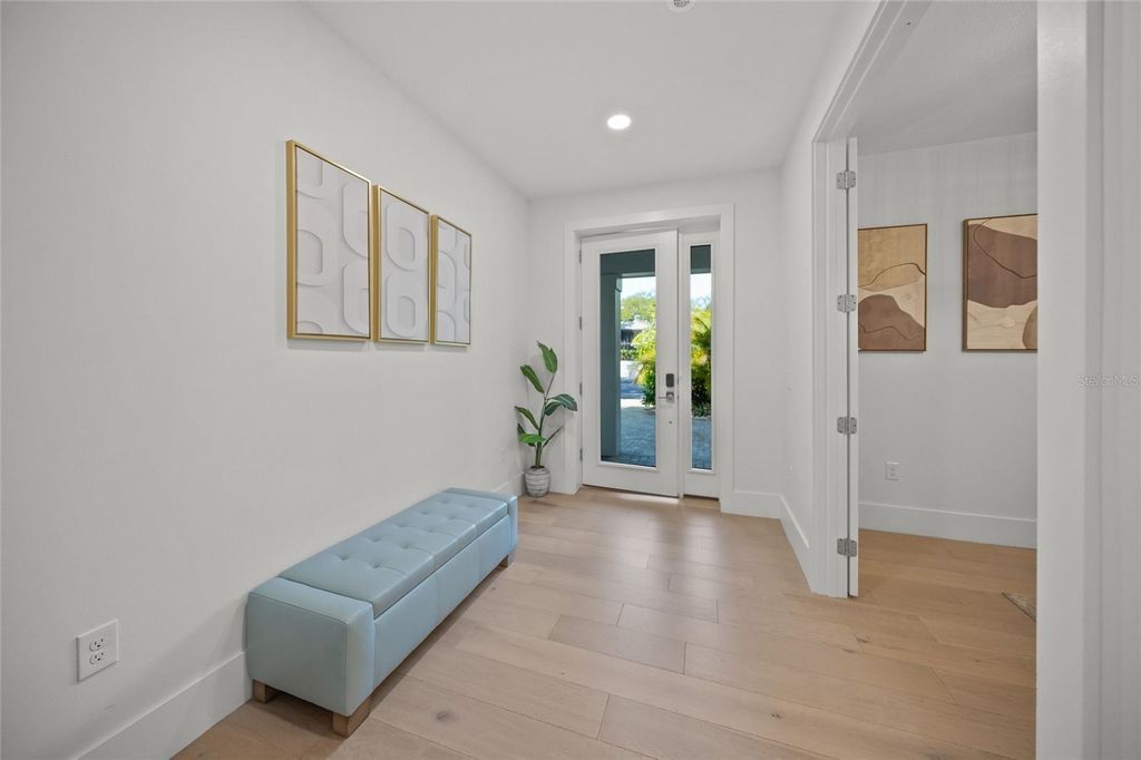 Image 5 of property listing at 3319 S OSPREY AVENUE, Sarasota, FL 34239