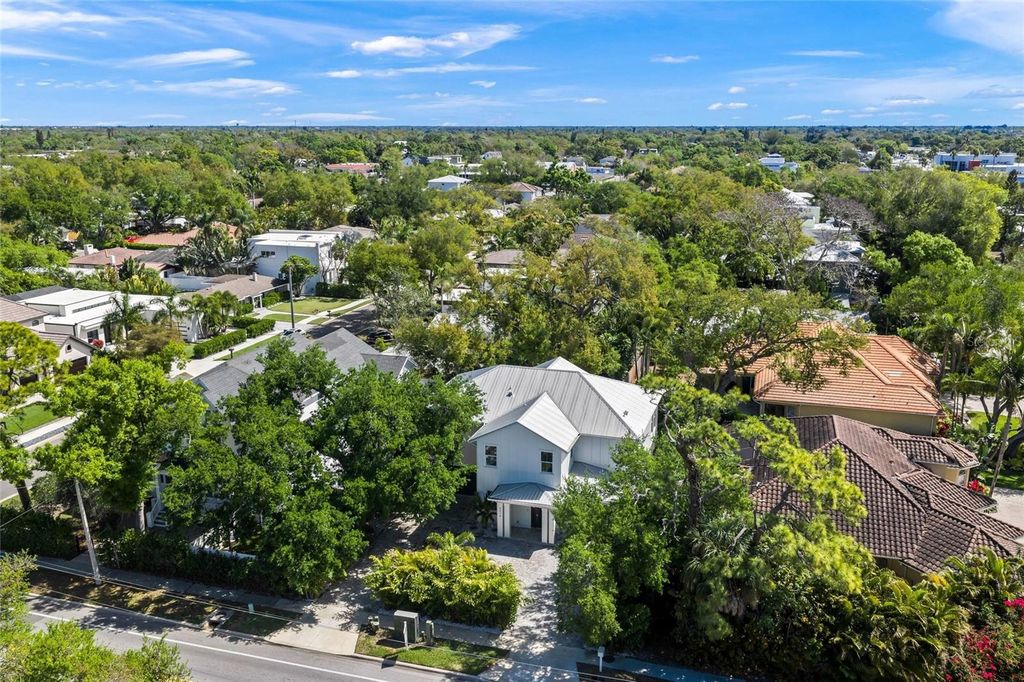 Image 50 of property listing at 3319 S OSPREY AVENUE, Sarasota, FL 34239