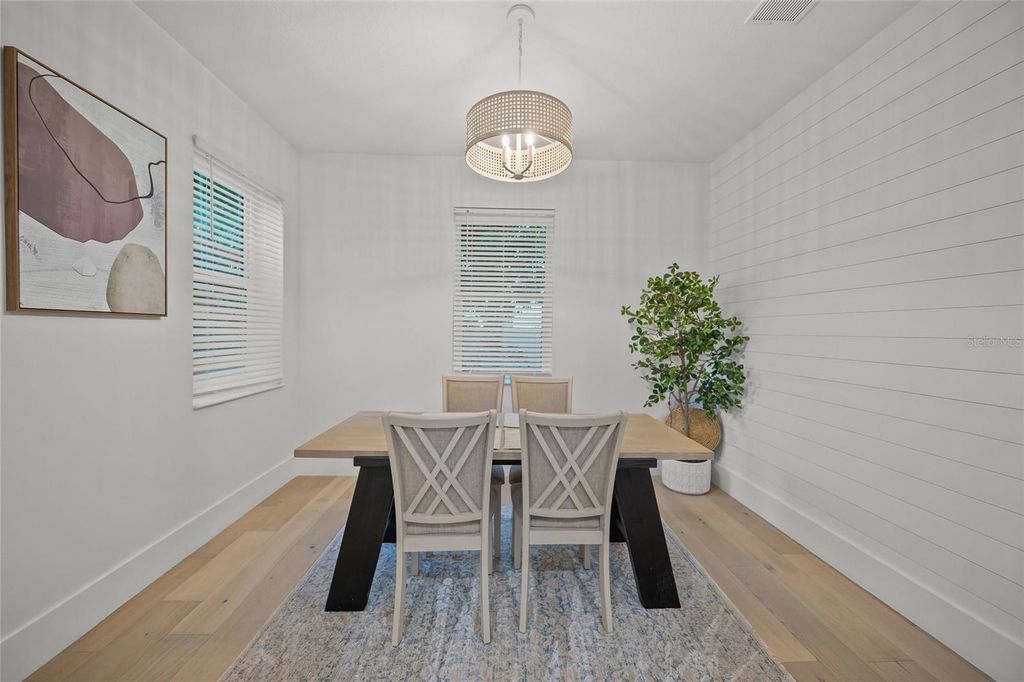 Image 6 of property listing at 3319 S OSPREY AVENUE, Sarasota, FL 34239