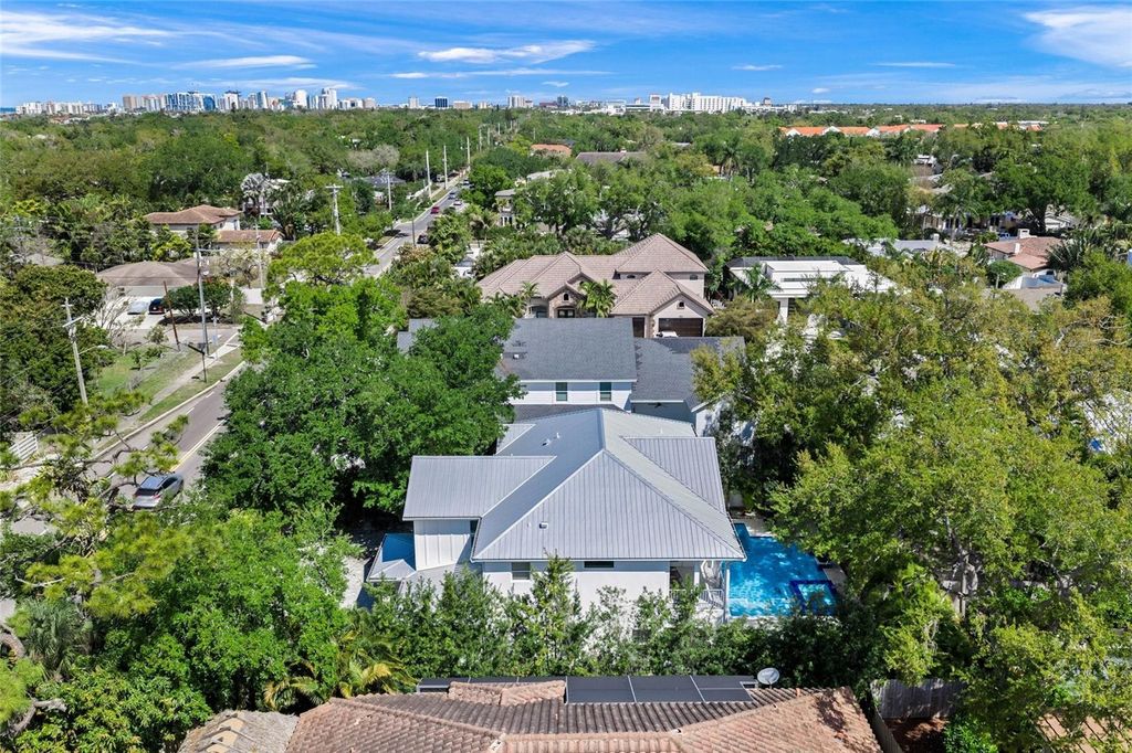 Image 52 of property listing at 3319 S OSPREY AVENUE, Sarasota, FL 34239