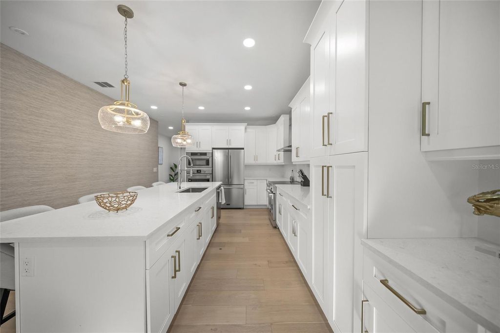 Image 9 of property listing at 3319 S OSPREY AVENUE, Sarasota, FL 34239