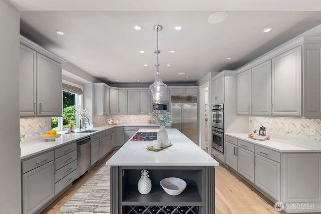 1610 8th Street W, Kirkland, WA 98033