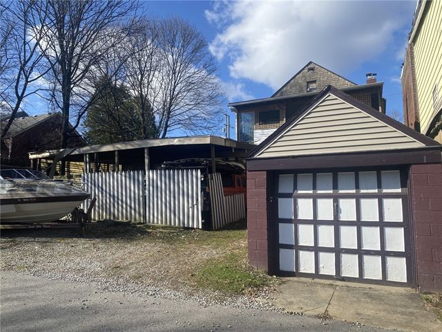 2728 Middletown Rd, Sheraden, PA 15205