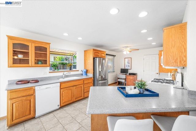 1228 Shelburne Rd, Livermore, CA 94551