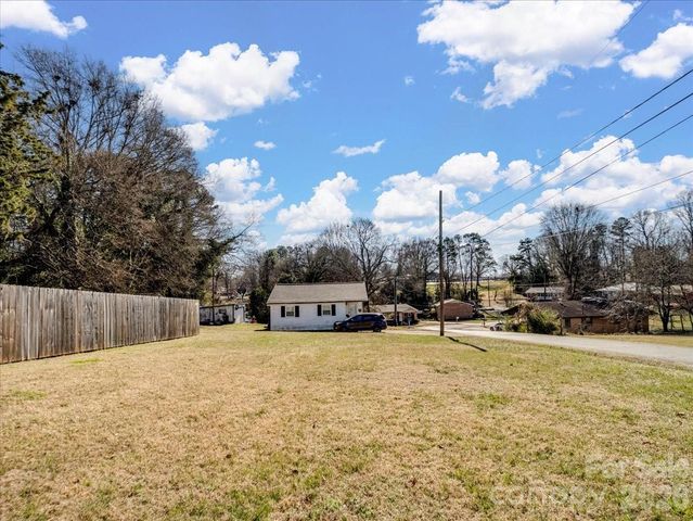 200 Blacksnake Road, Stanley, NC 28164