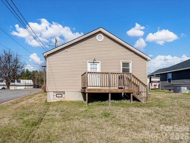 200 Blacksnake Road, Stanley, NC 28164