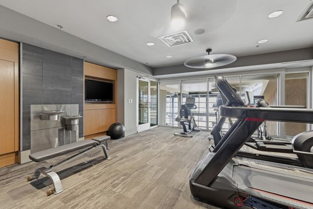 600 12th Ave S Apt 430, Nashville, TN 37203