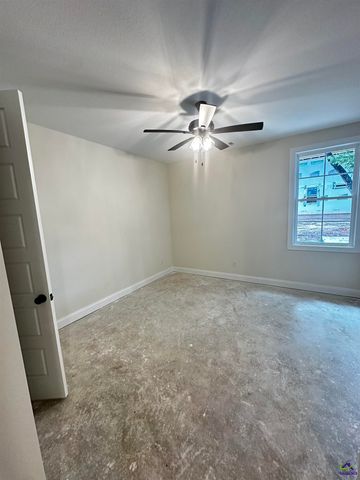 3 Pleasant Oaks Drive, Perry, GA 31069