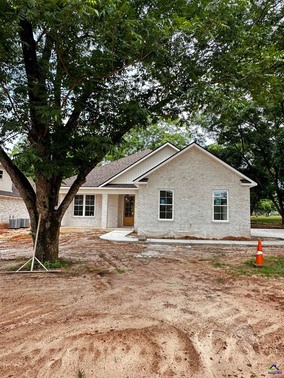 3 Pleasant Oaks Drive, Perry, GA 31069