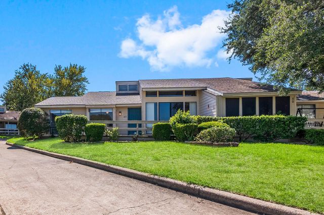 49 April Point Drive N, Conroe, TX 77356