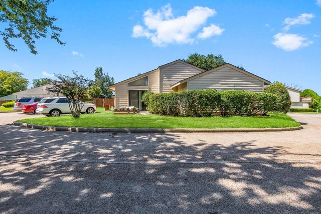 49 April Point Drive N, Conroe, TX 77356