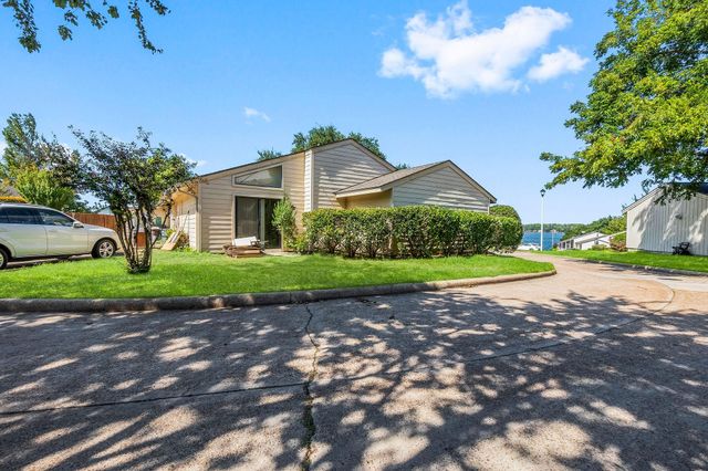 49 April Point Drive N, Conroe, TX 77356