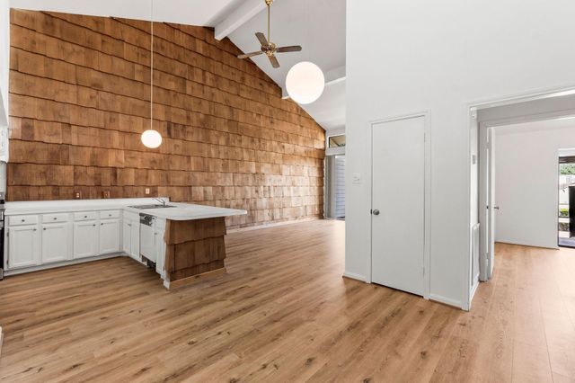 49 April Point Drive N, Conroe, TX 77356