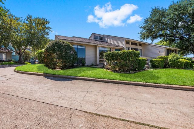 49 April Point Drive N, Conroe, TX 77356