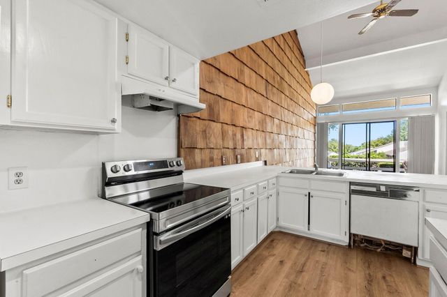 49 April Point Drive N, Conroe, TX 77356