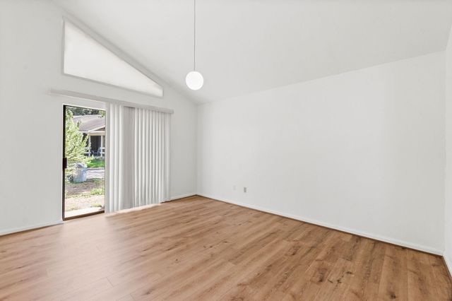 49 April Point Drive N, Conroe, TX 77356