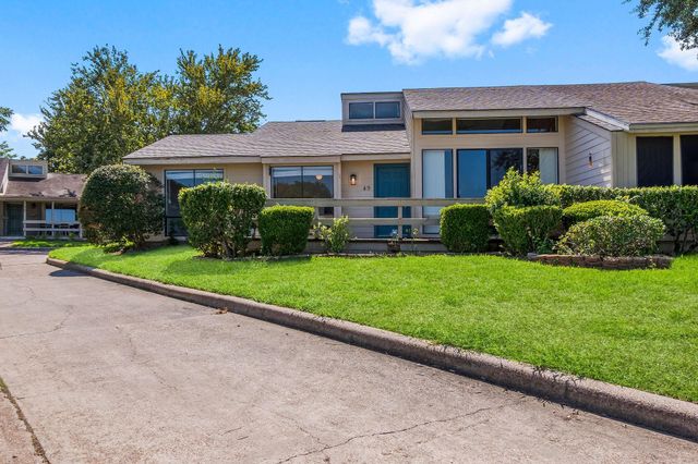 49 April Point Drive N, Conroe, TX 77356