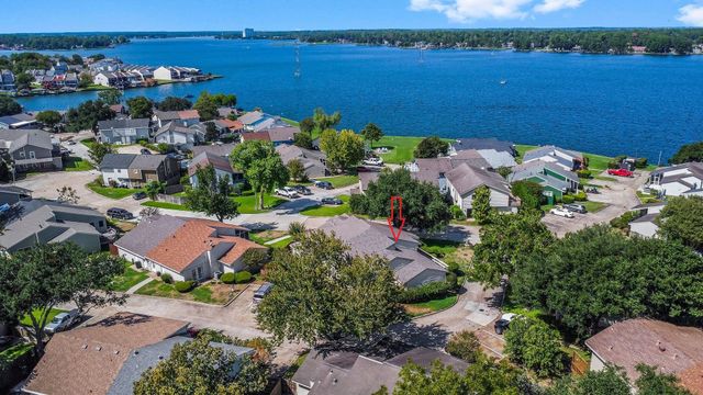 49 April Point Drive N, Conroe, TX 77356