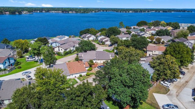 49 April Point Drive N, Conroe, TX 77356