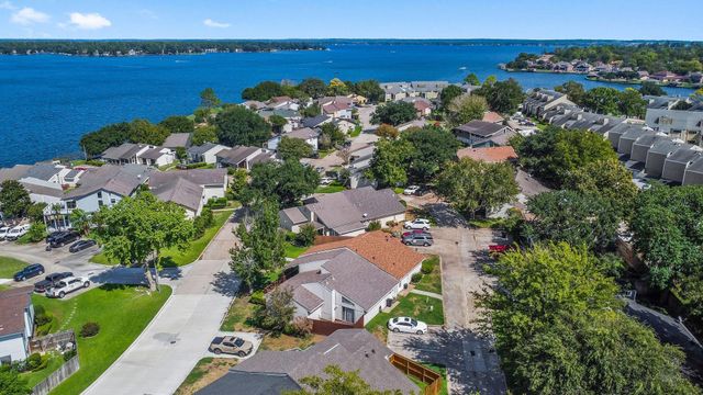 49 April Point Drive N, Conroe, TX 77356