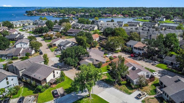 49 April Point Drive N, Conroe, TX 77356