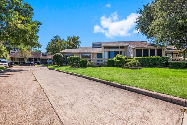 49 April Point Drive N, Conroe, TX 77356