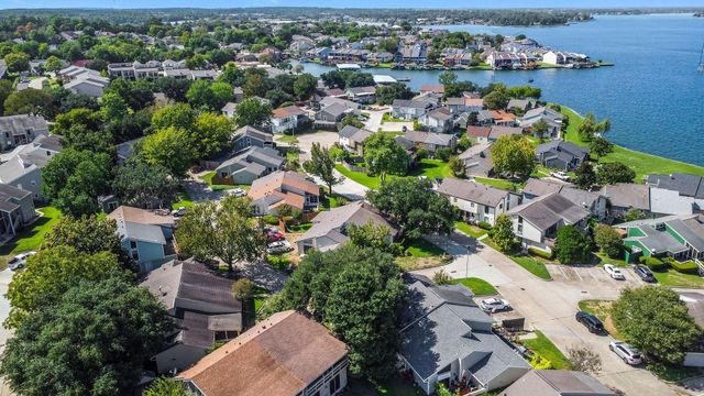 49 April Point Drive N, Conroe, TX 77356