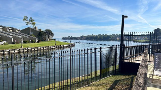 49 April Point Drive N, Conroe, TX 77356