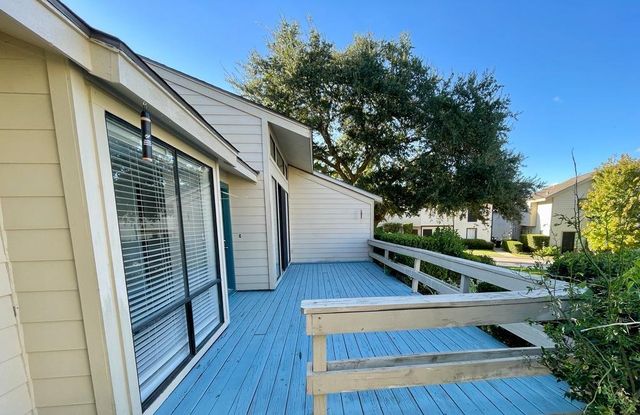 49 April Point Drive N, Conroe, TX 77356