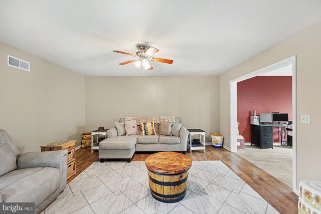 304 BRIAR RIDGE CIR, Enola, PA 17025