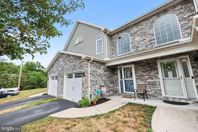 304 BRIAR RIDGE CIR, Enola, PA 17025