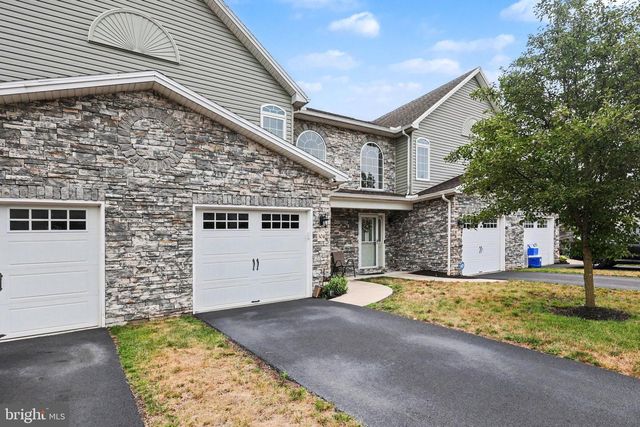 304 BRIAR RIDGE CIR, Enola, PA 17025