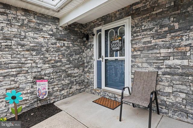 304 BRIAR RIDGE CIR, Enola, PA 17025