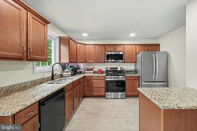 304 BRIAR RIDGE CIR, Enola, PA 17025